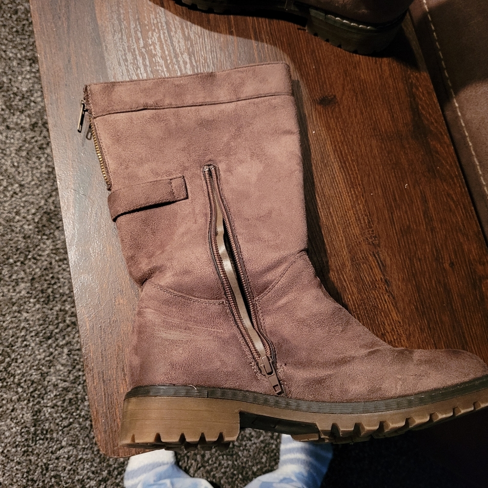 Boots - Picture 4 of 4